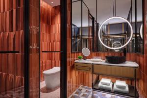 Koupelna v ubytování Hyatt Centric The Ring Chengdu + 33 fotografií