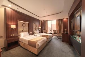 Postel nebo postele na pokoji v ubytování Sunday Red Sea Fountain Alhamra Formerly Vivid Plaza Hotel