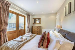 En eller flere senge i et værelse på 6 Bed in Chipping Campden oc-h34138 + 29 billeder