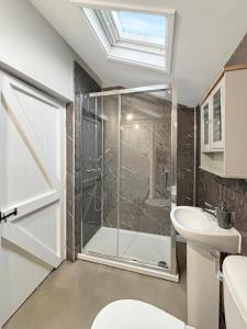 Koupelna v ubytování Sleeps 4, 2 Bedroom Maisonette in Central Grantham