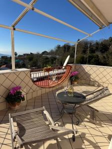 En balkon eller terrasse på Il Terrazzo di Anna