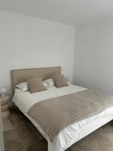 Ένα ή περισσότερα κρεβάτια σε δωμάτιο στο Villa Catherine