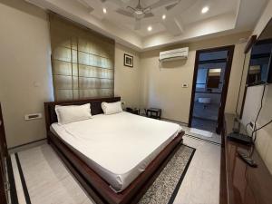 En eller flere senge i et værelse på Virasat Haveli