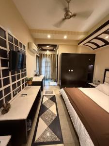 En eller flere senge i et værelse på Virasat Haveli