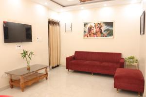 TV/trung tâm giải trí tại Lalit Villa Luxury Apartments - 3BHK - II