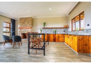 a kitchen with a table and chairs in a room at Inchorroi Cottages - champagne ridge in Oloyaingalani +14 photos