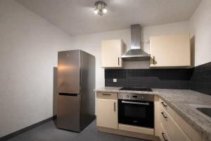 Kuchyň nebo kuchyňský kout v ubytování Appartement confortable N1 à Saint-Louis, proche Basel&Allemagne