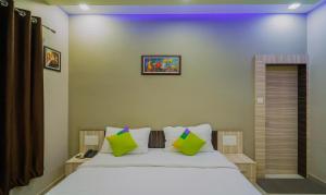 Ένα ή περισσότερα κρεβάτια σε δωμάτιο στο Hotel Raj Garden , Pushkar