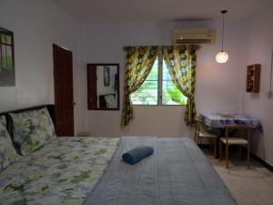 Ένα ή περισσότερα κρεβάτια σε δωμάτιο στο Soi Bang thao 2 Aircon Studio