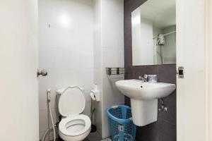Ένα μπάνιο στο 1BR Condo 5 Min to BTS 1000Mbps Fiber Wi-Fi great location +40 φωτογραφίες