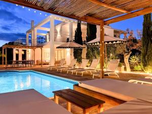 Hồ bơi trong/gần Villa in Playa den Bossa, 5 min SupermarketBBQ