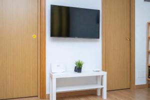 TV/trung tâm giải trí tại Apartment Airport Ifema Parking