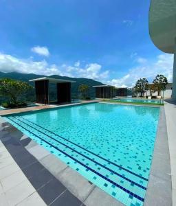 Swimmingpoolen hos eller tæt på Kincir Homesuites - Free WiFi & Netflix