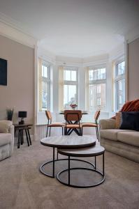 Et opholdsområde på Longrow Apartment