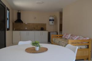 Kuchyň nebo kuchyňský kout v ubytování Happiness Suite