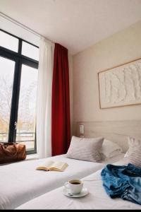 Postel nebo postele na pokoji v ubytování Hôtel La Fabrique + 130 fotografií