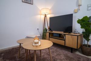 Et tv og/eller underholdning på Philoxenia Stay