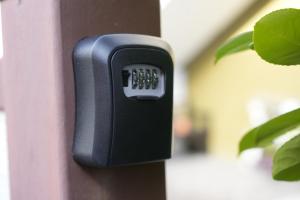 a black electrical outlet on the side of a wall at Casa Delfina in Quinto di Treviso