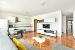 Kuchyň nebo kuchyňský kout v ubytování Brisa Marina amplio y luminoso con vistas al mar