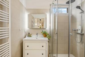 Et badeværelse på Apartment Botanika 2 + 30 billeder