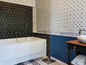 Phòng tắm tại Château de la Rose, Suite de la Tour +15 ảnh