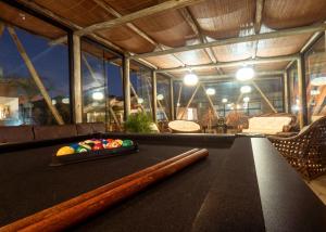 Τραπέζι μπιλιάρδου στο Pousada Rosa Tropicalia