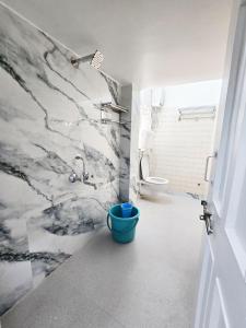 Et badeværelse på 1 Room Kitchen, Couple Friendly