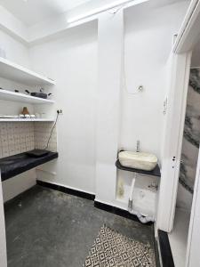 Et badeværelse på 1 Room Kitchen, Couple Friendly