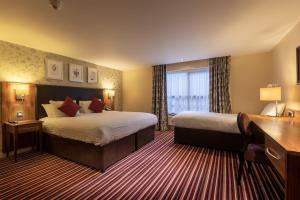 Postel nebo postele na pokoji v ubytování Gloucester Robinswood Hotel, BW Signature Collection + 144 fotografií