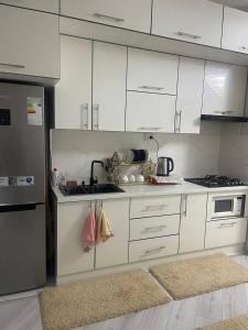 Køkken eller tekøkken på Апартамент с 3 комнатами