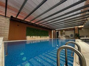 Bazén v ubytování Vill maxx royal أريحا nebo v jeho okolí