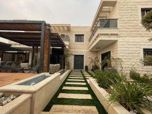 Budova, kde se vila nachází