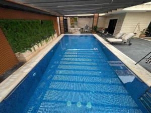 Bazén v ubytování Vill maxx royal أريحا nebo v jeho okolí + 5 fotografií