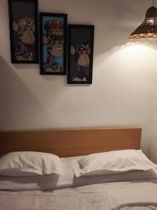 En eller flere senge i et værelse på Beautiful 1BDR with Balcony and Large Living Room + 8 billeder