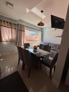 a living room with a table and a couch at Ap Praia De Palmas in Governador Celso Ramos