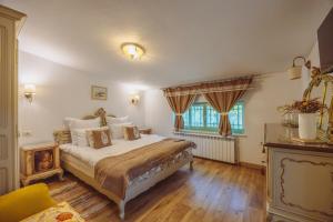 Giường trong phòng chung tại POEM RURAL de Piatra Neamt