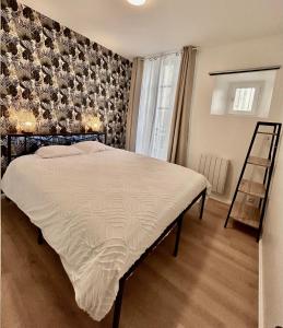 En eller flere senge i et værelse på Appartement T2 avec SAUNA privatif