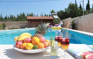 Bazén v ubytování Gorgeous Home In Cilipi nebo v jeho okolí + 21 fotografií