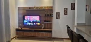 a flat screen tv sitting on top of a entertainment center at O melhor de Terê in Teresópolis