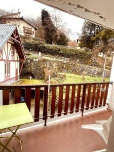 a balcony with a view of a stone wall at Studio cosy proximité télécabine ski Meribel - Cure thermale in Brides-les-Bains