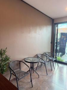 Khu vực ghế ngồi tại Me luxe hotel