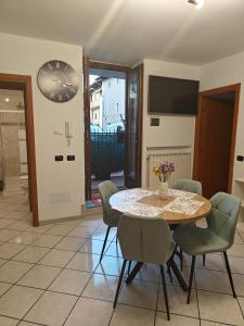 Khu vực ghế ngồi tại Bilocale vacanze +5 ảnh