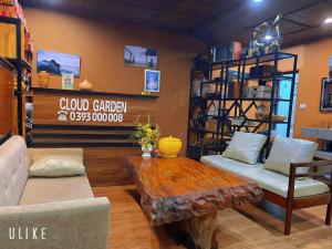Khu vực ghế ngồi tại Cloud Garden