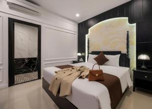 En eller flere senge i et værelse på The Elegant Boutique - Hue