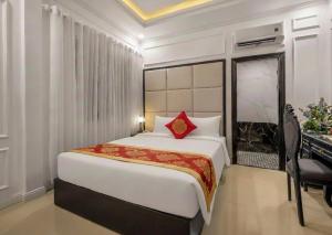 En eller flere senge i et værelse på The Elegant Boutique - Hue