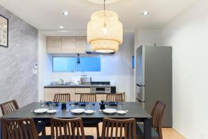 Kuchyň nebo kuchyňský kout v ubytování 2025年12月オープンセール 大阪駅まで一駅 フルリノベーション 長期割引有り 最大8人