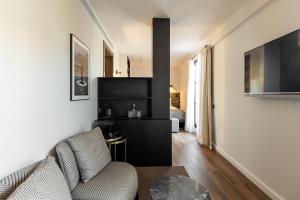 TV/trung tâm giải trí tại Yurbban Ramblas Boutique Hotel