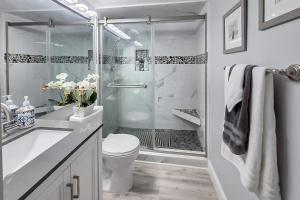 Et badeværelse på Gulfside 502 + 10 billeder