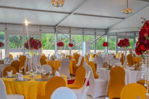 Ресторан / где поесть в Blue Ocean Resort & Residences +103 фотографии