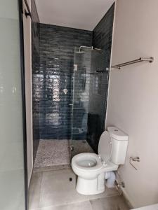 Et badeværelse på Hole Inn 1